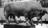 Скульптура быка в Кузьминках